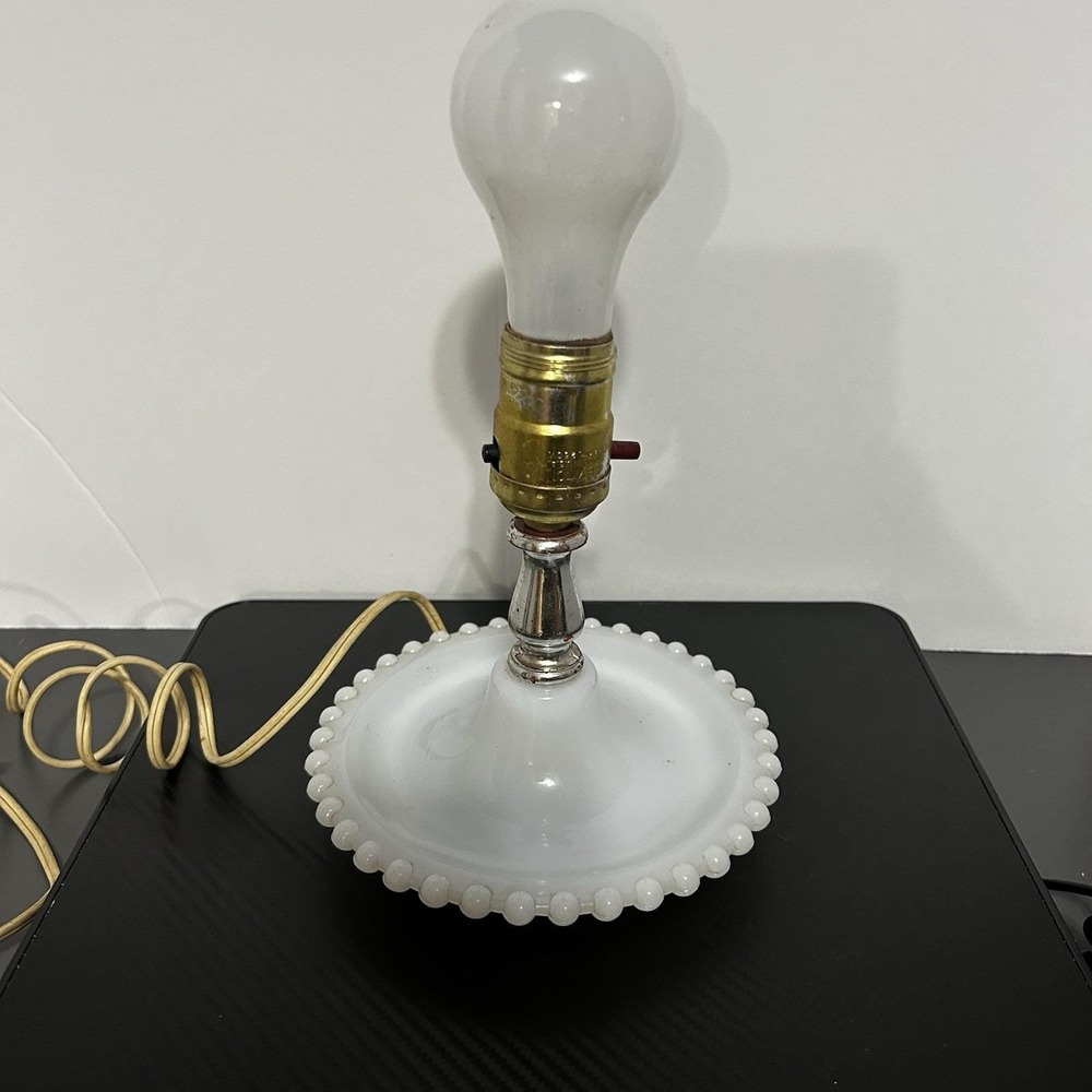 Vintage Milk Glass Table Lamp Hobnail. No shade TESTED WORKING